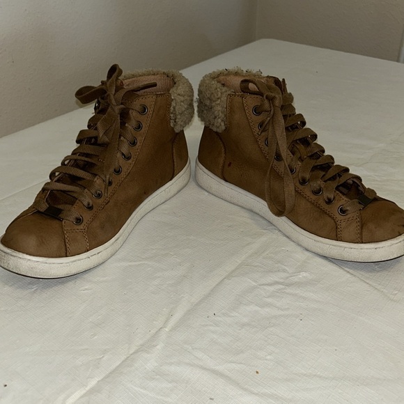 UGG OLIVE HIGH TOP SNEAKER. - Picture 3 of 13